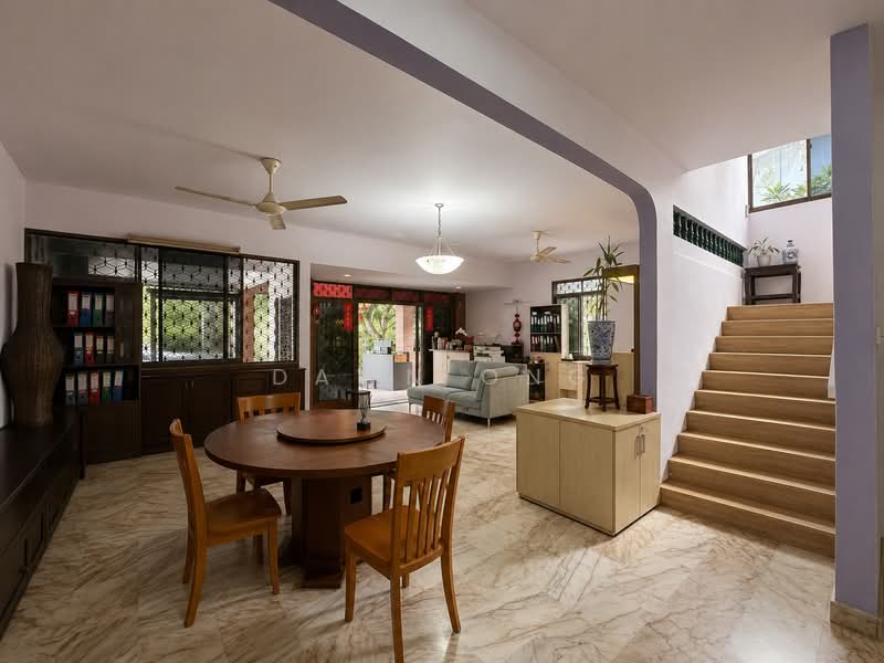 Jalan Pari Burong, , 5 Bedrooms, 2,200 sqft, Semi-Detached House For Sale, by Dawn Ong, 500216438 - Living Room - PropertyGuru.com.sg