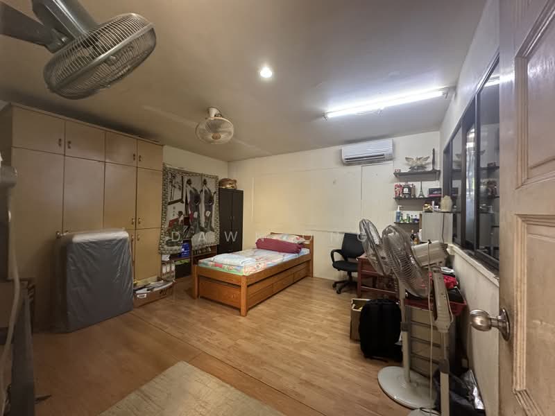 Jalan Pari Burong, , 5 Bedrooms, 2,200 sqft, Semi-Detached House For Sale, by Dawn Ong, 500216438 - Bedroom - PropertyGuru.com.sg