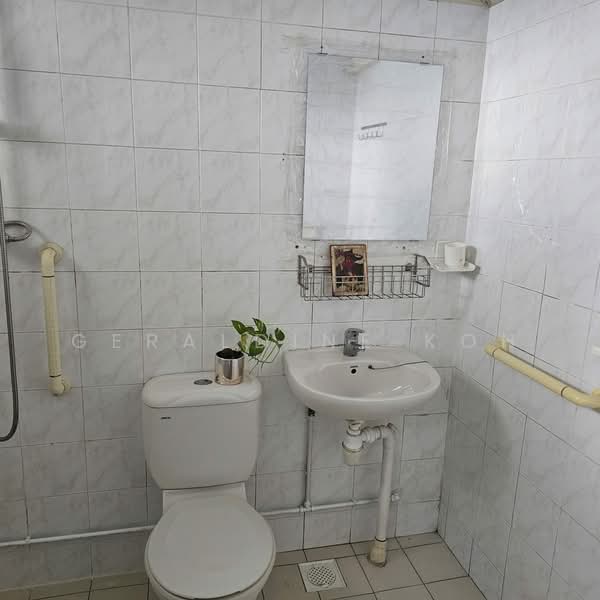 664B Jurong West Street 64, 664B Jurong West Street 64, Room Rental, 150 sqft, HDB Flat For Rent, by Geraldine Koh, 500216440 - Bathroom - PropertyGuru.com.sg