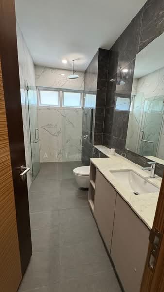 Double frontage, freehold near Cat high, MRT, park plenty. 5 big ensuites, Clover, Binchang, Marymount, Berjaya, Binchang, Pemimpin, 5 Bedrooms, 4,400 sqft, Terraced House For Sale, by Faith Teo, 500216442 - Bathroom - PropertyGuru.com.sg