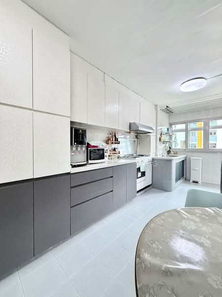 343 Ang Mo Kio Avenue 3, 343 Ang Mo Kio Avenue 3, 3 Bedrooms, 1,055 sqft, HDB Flat For Sale, by Harry Ng, 500216444 - Kitchen - PropertyGuru.com.sg