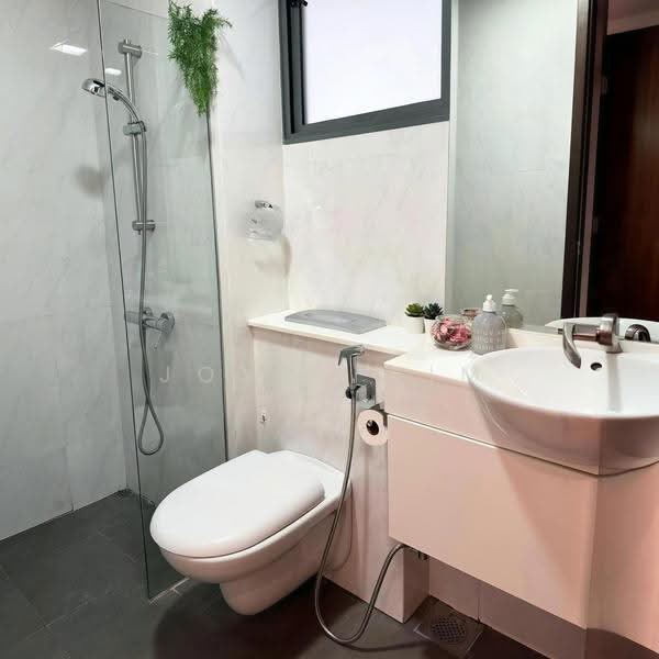 Watermark Robertson Quay, 3 Rodyk Street, Orchard / River Valley, Room Rental, 80 sqft, Apartment For Rent, by Joyce Lim, 500216446 - Bathroom - PropertyGuru.com.sg