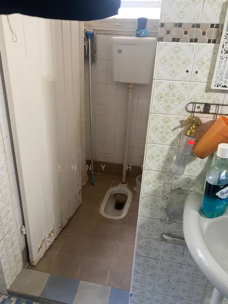 16 Eunos Crescent, 16 Eunos Crescent, 2 Bedrooms, 653 sqft, HDB Flat For Rent, by Jenny Hong, 500216458 - Bathroom - PropertyGuru.com.sg