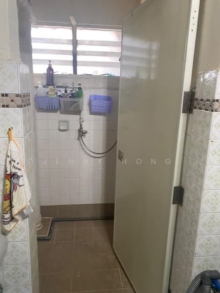 16 Eunos Crescent, 16 Eunos Crescent, 2 Bedrooms, 653 sqft, HDB Flat For Rent, by Jenny Hong, 500216458 - Bathroom - PropertyGuru.com.sg