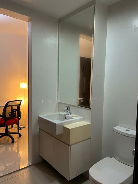 Siglap V, 2 First Street, 1 Bedroom, 517 sqft, Condominium For Rent, by Ivy Tan, 500216471 - Bathroom - PropertyGuru.com.sg