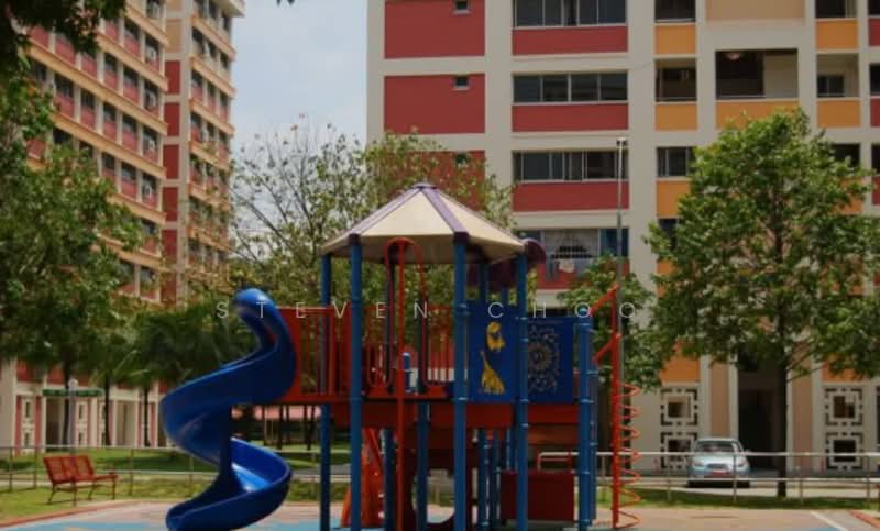 122 Pasir Ris Street 11, 122 Pasir Ris Street 11, Room Rental, 120 sqft, HDB Flat For Rent, by Steven Choo, 500216475 - Exterior - PropertyGuru.com.sg