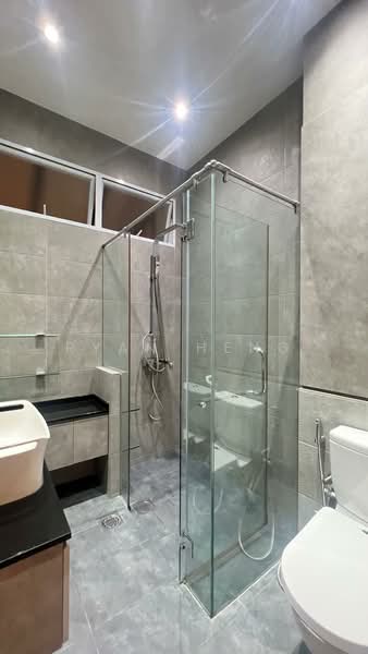 Just Listed! Charming Detached Home with Huge Garden | 5 Bedrooms | Move-In Ready, , 5 Bedrooms, 3,200 sqft, Detached House For Rent, by Ryan Heng, 500216478 - Bathroom - PropertyGuru.com.sg