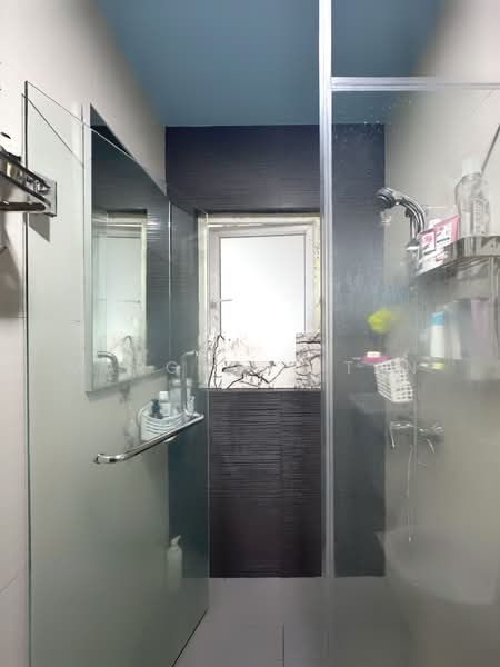 Le Regal, 340 Geylang Road, 1 Bedroom, 420 sqft, Apartment For Sale, by Margaret Tan, 500216483 - Bathroom - PropertyGuru.com.sg