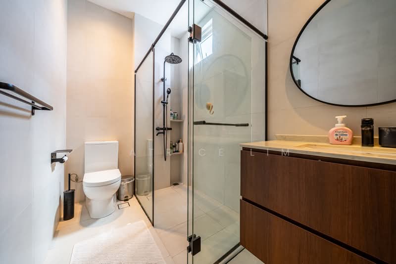 Onan Suites, 215 Onan Road, 3 Bedrooms, 1,389 sqft, Condominium For Sale, by Beatrice Lim, 500216492 - Bathroom - PropertyGuru.com.sg