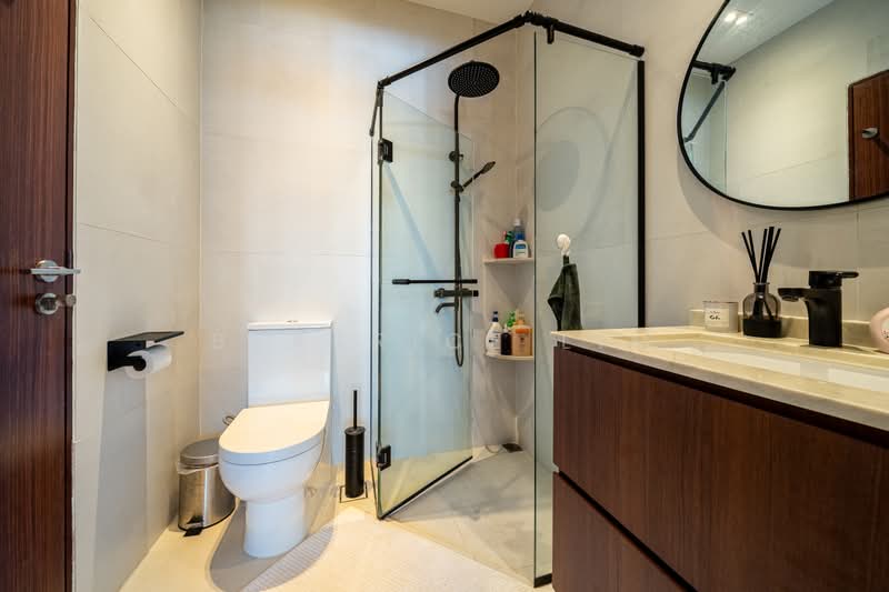 Onan Suites, 215 Onan Road, 3 Bedrooms, 1,389 sqft, Condominium For Sale, by Beatrice Lim, 500216492 - Bathroom - PropertyGuru.com.sg