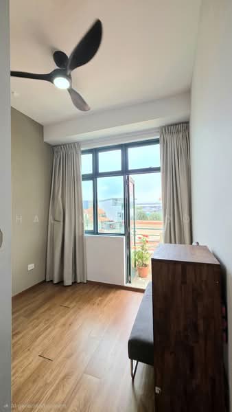 Laguna 88, 44 Eastwood Road, 4 Bedrooms, 2,368 sqft, Condominium For Sale, by Halim Gafoor, 500216495 - Common bedroom with small balcony - PropertyGuru.com.sg