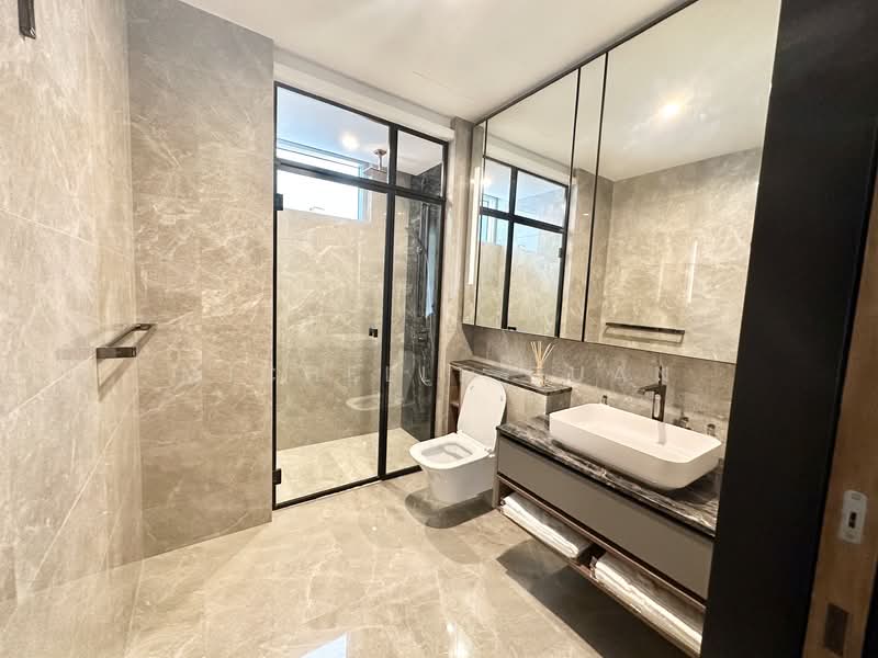 Boulevard 88, 86 Orchard Boulevard, 2 Bedrooms, 1,313 sqft, Condominium For Sale, by Michelle Duan, 500216496 - Bathroom - PropertyGuru.com.sg