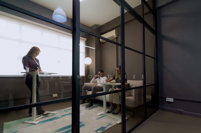 High ceiling unit with unblocked view! Suitable for gym/office!