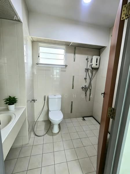 9B Boon Tiong Road, 9B Boon Tiong Road, 4 Bedrooms, 1,206 sqft, HDB Flat For Rent, by Zen Chua, 500216509 - Bathroom - PropertyGuru.com.sg