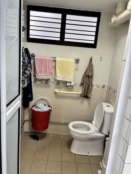 333 Clementi Avenue 2, 333 Clementi Avenue 2, Room Rental, 120 sqft, HDB Flat For Rent, by Jane Lim S C, 500216523 - Bathroom - PropertyGuru.com.sg