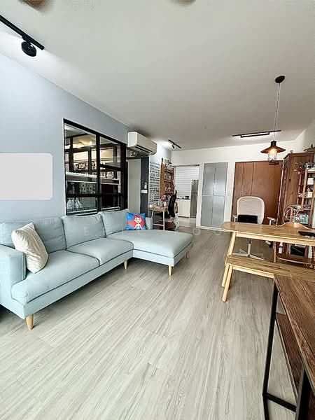 55 Teban Gardens Road, 55 Teban Gardens Road, 3 Bedrooms, 990 sqft, HDB Flat For Sale, by Eric Foo, 500216530 - Living Room - PropertyGuru.com.sg