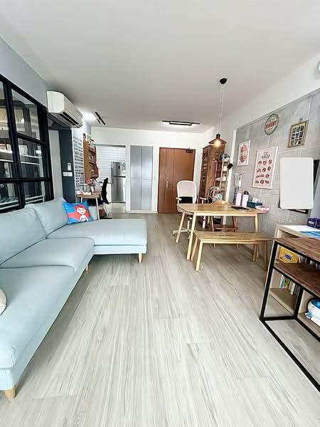 55 Teban Gardens Road, 55 Teban Gardens Road, 3 Bedrooms, 990 sqft, HDB Flat For Sale, by Eric Foo, 500216530 - Living Room - PropertyGuru.com.sg