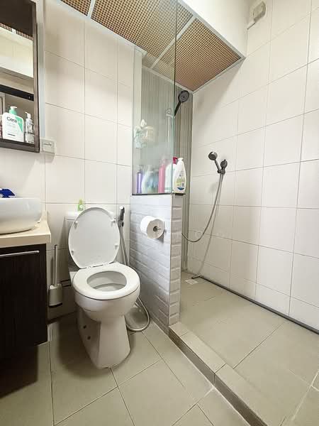 55 Teban Gardens Road, 55 Teban Gardens Road, 3 Bedrooms, 990 sqft, HDB Flat For Sale, by Eric Foo, 500216530 - Bathroom - PropertyGuru.com.sg