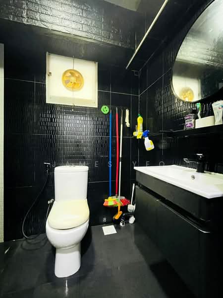 636B Punggol Drive, 636B Punggol Drive, 3 Bedrooms, 990 sqft, HDB Flat For Sale, by James Yeo, 500216532 - Bathroom - PropertyGuru.com.sg