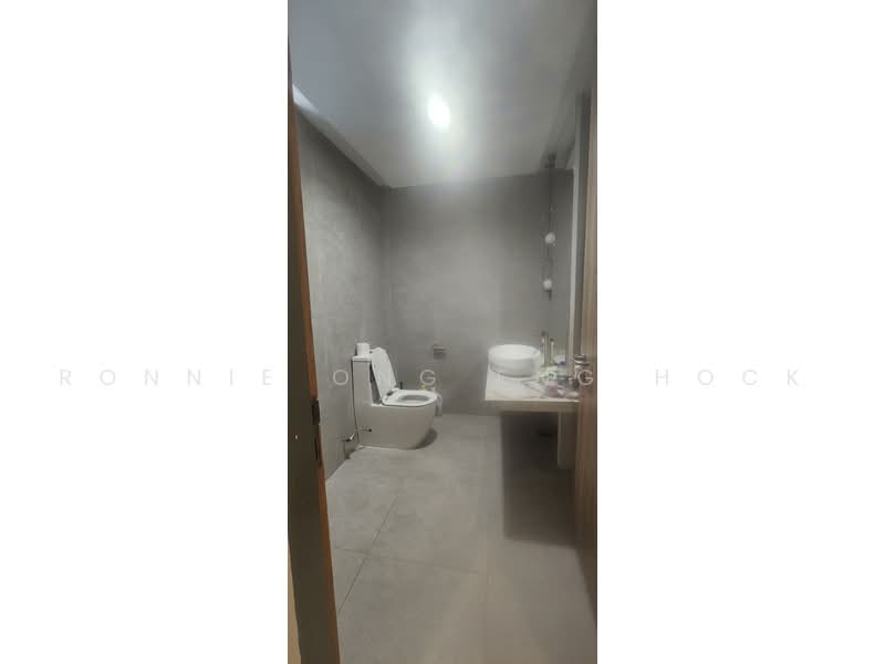 Bizhub 28, 28 Senang Crescent, Eunos / Geylang / Paya Lebar, 1,850 sqft, Light Industrial (B1) For Rent, by Ronnie Ong Eng Hock, 500216547 - Bathroom - CommercialGuru.com.sg