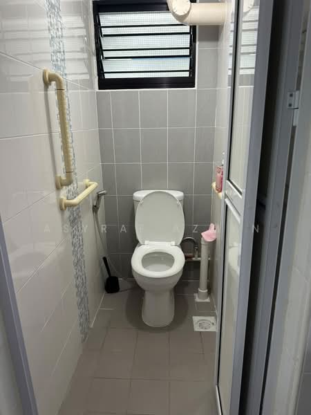 176 Boon Lay Drive, 176 Boon Lay Drive, 2 Bedrooms, 635 sqft, HDB Flat For Rent, by Asyraf Azman, 500216549 - Bathroom - PropertyGuru.com.sg