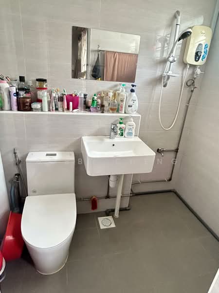 252 Choa Chu Kang Avenue 2, 252 Choa Chu Kang Avenue 2, 3 Bedrooms, 1,119 sqft, HDB Flat For Sale, by Bobby Cheng, 500216561 - Bathroom - PropertyGuru.com.sg