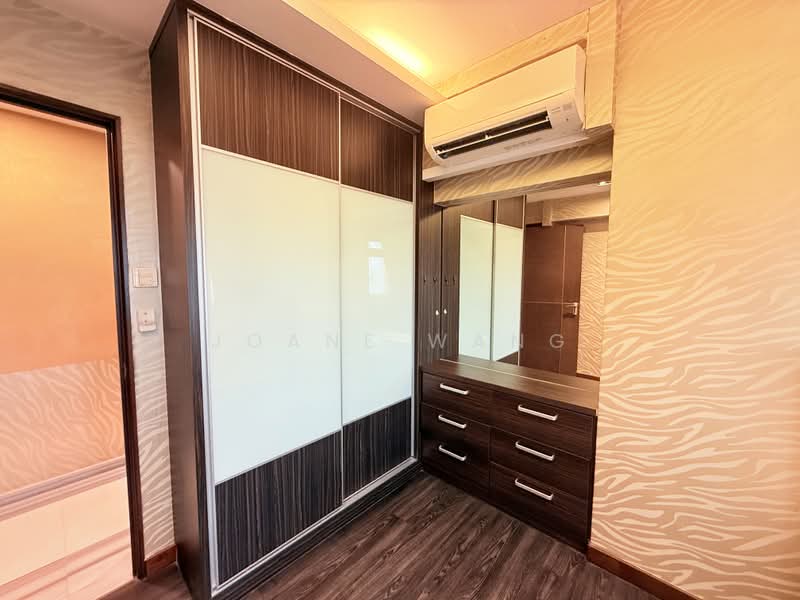 16 Cantonment Close photo 4