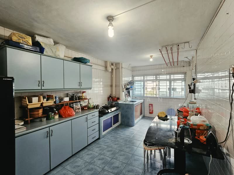 578 Ang Mo Kio Avenue 10, 578 Ang Mo Kio Avenue 10, 2 Bedrooms, 721 sqft, HDB Flat For Sale, by Clara Lian, 500216572 - Kitchen - PropertyGuru.com.sg