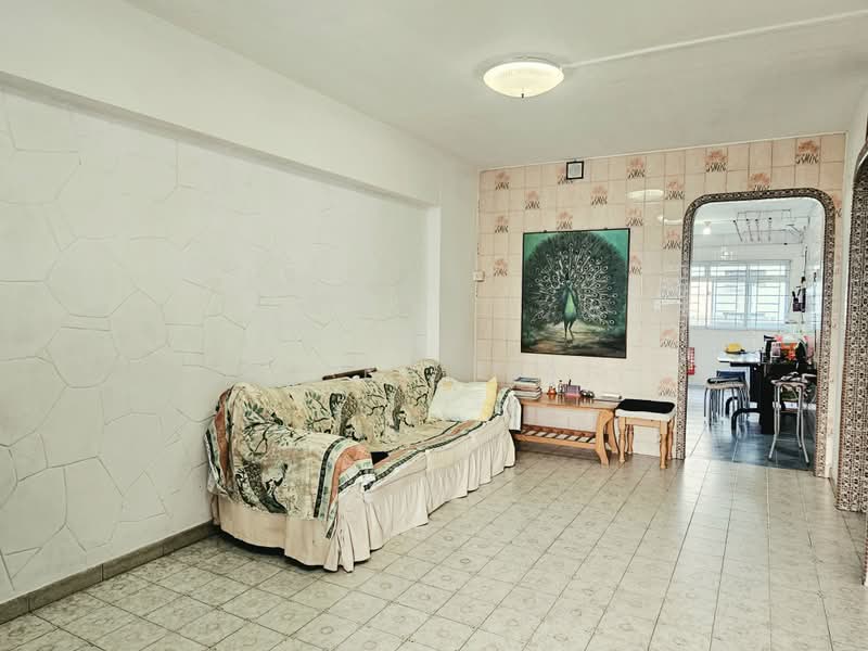 578 Ang Mo Kio Avenue 10, 578 Ang Mo Kio Avenue 10, 2 Bedrooms, 721 sqft, HDB Flat For Sale, by Clara Lian, 500216572 - Living Room - PropertyGuru.com.sg