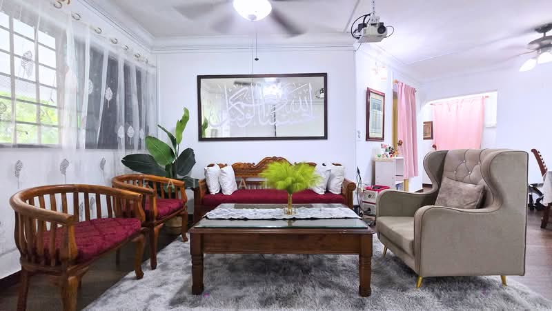 518 Jurong West Street 52, 518 Jurong West Street 52, 3 Bedrooms, 1,216 sqft, HDB Flat For Sale, by Faisal Gani, 500216578 - Living Room - PropertyGuru.com.sg