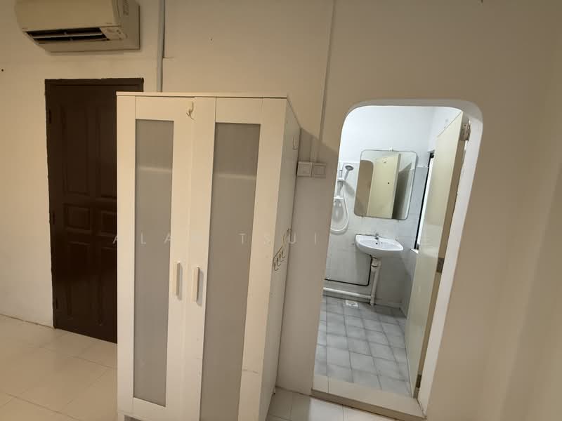 Master Room @ Aljunied MRT, , Room Rental, 170 sqft, Shophouse For Rent, by Alan Tsui 徐先生, 500216583 - Bathroom - PropertyGuru.com.sg