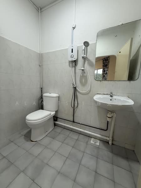 Master Room @ Aljunied MRT, , Room Rental, 170 sqft, Shophouse For Rent, by Alan Tsui 徐先生, 500216583 - Bathroom - PropertyGuru.com.sg