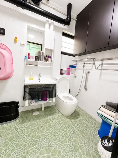 672 Woodlands Drive 71, 672 Woodlands Drive 71, 3 Bedrooms, 1,184 sqft, HDB Flat For Sale, by GANESHKUMAR K, 500216584 - Bathroom - PropertyGuru.com.sg