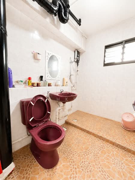 672 Woodlands Drive 71, 672 Woodlands Drive 71, 3 Bedrooms, 1,184 sqft, HDB Flat For Sale, by GANESHKUMAR K, 500216584 - Bathroom - PropertyGuru.com.sg