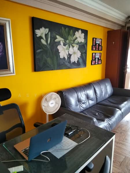 201 Yishun Street 21, 201 Yishun Street 21, Room Rental, 167 sqft, HDB Flat For Rent, by Asyraf Azman, 500216586 - Living Room - PropertyGuru.com.sg