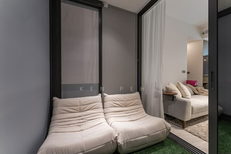 Leedon Green, 34 Leedon Heights, 2 Bedrooms, 700 sqft, Condominium For Sale, by Ken Peh, 500216606 - Living Room - PropertyGuru.com.sg