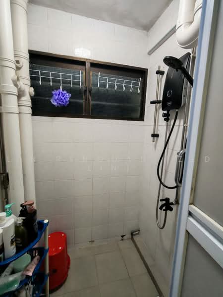38 Lorong 5 Toa Payoh, 38 Lorong 5 Toa Payoh, 2 Bedrooms, 721 sqft, HDB Flat For Sale, by Lin Renquan (Zed Lin), 500216622 - Bathroom - PropertyGuru.com.sg