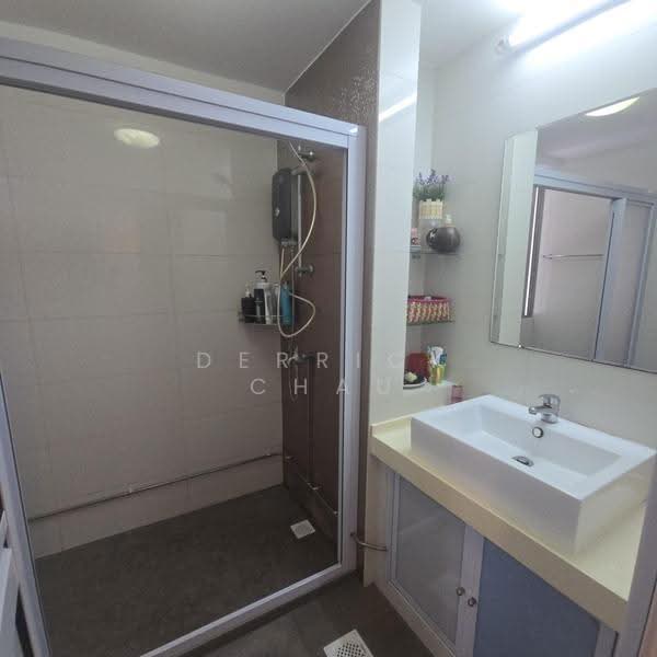 Parc Vista, 450 Corporation Road, 3 Bedrooms, 1,270 sqft, Condominium For Rent, by Derrick Chau, 500216623 - Bathroom - PropertyGuru.com.sg
