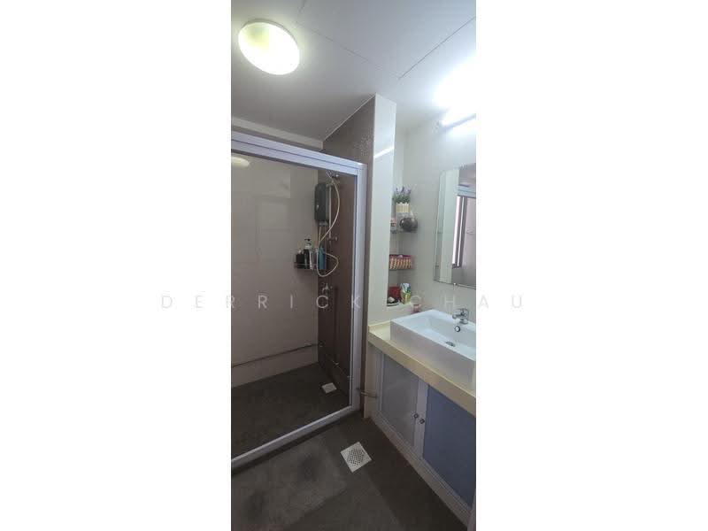 Parc Vista, 450 Corporation Road, 3 Bedrooms, 1,270 sqft, Condominium For Rent, by Derrick Chau, 500216623 - Bathroom - PropertyGuru.com.sg