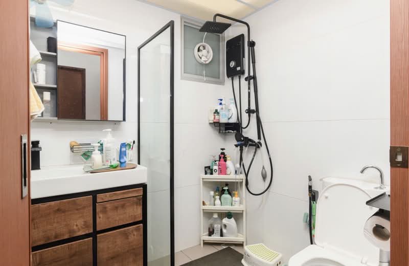 222B Bedok North Drive, 222B Bedok North Drive, 3 Bedrooms, 990 sqft, HDB Flat For Sale, by James Lee, 500216634 - Bathroom - PropertyGuru.com.sg