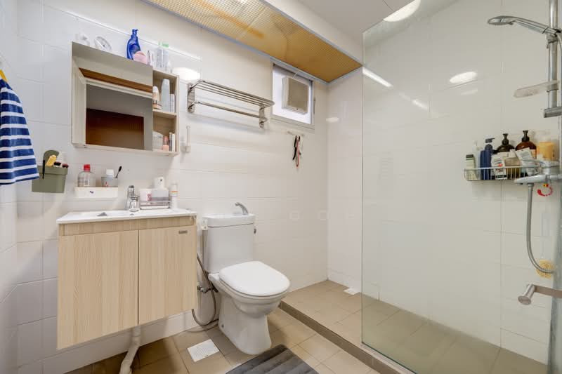 450B Bukit Batok West Avenue 6, 450B Bukit Batok West Avenue 6, 3 Bedrooms, 1,216 sqft, HDB Flat For Sale, by Roy Goh, 500216647 - Bathroom - PropertyGuru.com.sg