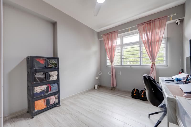 450B Bukit Batok West Avenue 6, 450B Bukit Batok West Avenue 6, 3 Bedrooms, 1,216 sqft, HDB Flat For Sale, by Roy Goh, 500216647 - Bedroom - PropertyGuru.com.sg