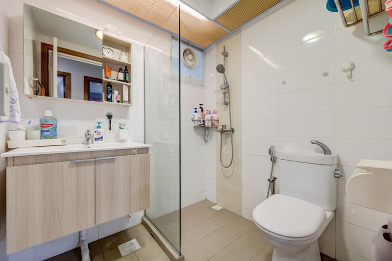 450B Bukit Batok West Avenue 6, 450B Bukit Batok West Avenue 6, 3 Bedrooms, 1,216 sqft, HDB Flat For Sale, by Roy Goh, 500216647 - Bathroom - PropertyGuru.com.sg