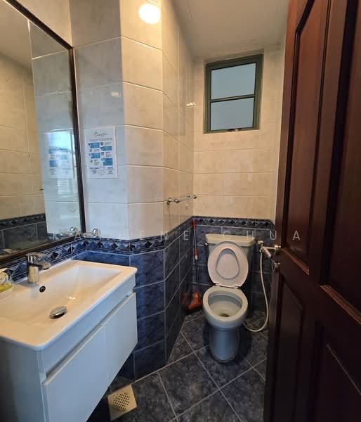 Tanglin Regency, 381 Tanglin Road, Room Rental, 150 sqft, Condominium For Rent, by Kaylene Chua, 500216667 - Bathroom - PropertyGuru.com.sg