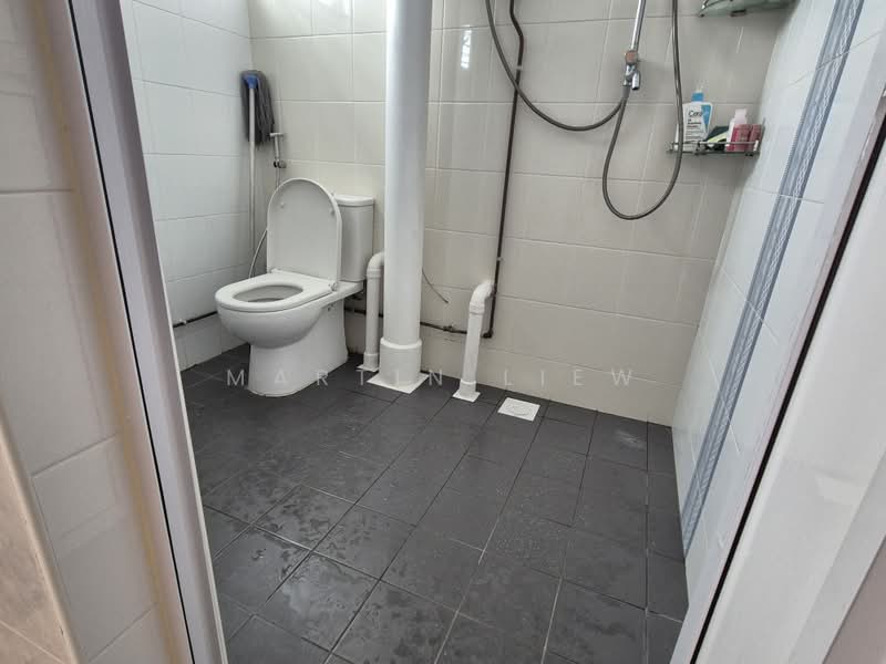 238 Jurong East Street 21, 238 Jurong East Street 21, Room Rental, 80 sqft, HDB Flat For Rent, by Martin Liew, 500216670 - Bathroom - PropertyGuru.com.sg