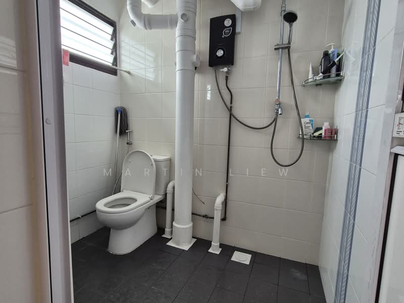 238 Jurong East Street 21, 238 Jurong East Street 21, Room Rental, 80 sqft, HDB Flat For Rent, by Martin Liew, 500216670 - Bathroom - PropertyGuru.com.sg