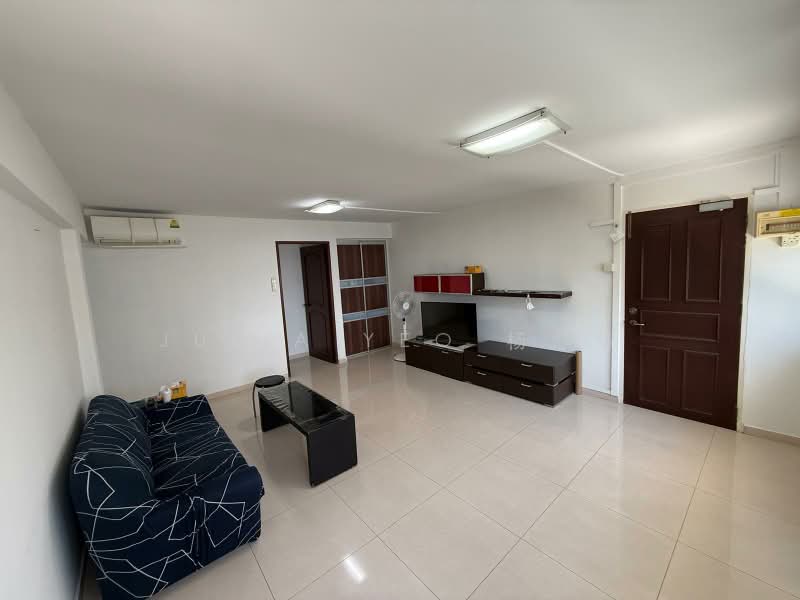 214 Lorong 8 Toa Payoh, 214 Lorong 8 Toa Payoh, 3 Bedrooms, 882 sqft, HDB Flat For Sale, by Julia Yeo 杨舒慧, 500216671 - Living Room - PropertyGuru.com.sg