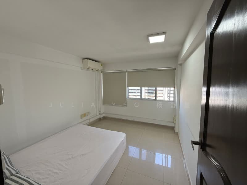 214 Lorong 8 Toa Payoh, 214 Lorong 8 Toa Payoh, 3 Bedrooms, 882 sqft, HDB Flat For Sale, by Julia Yeo 杨舒慧, 500216671 - Bedroom - PropertyGuru.com.sg