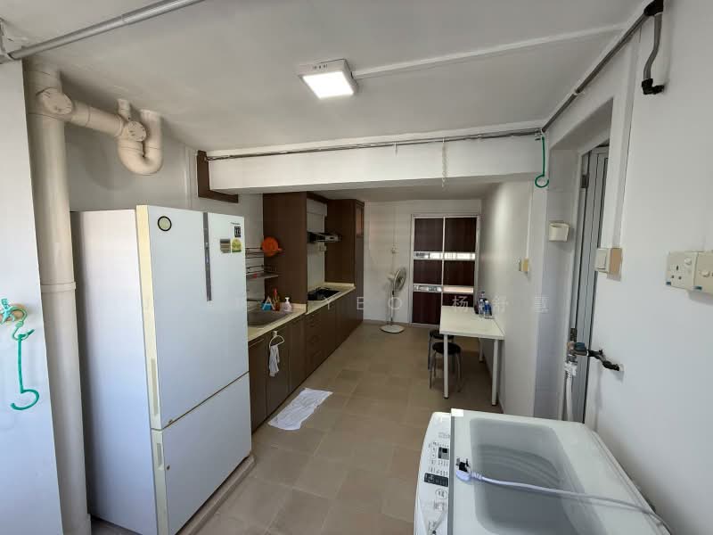 214 Lorong 8 Toa Payoh, 214 Lorong 8 Toa Payoh, 3 Bedrooms, 882 sqft, HDB Flat For Sale, by Julia Yeo 杨舒慧, 500216671 - Kitchen - PropertyGuru.com.sg