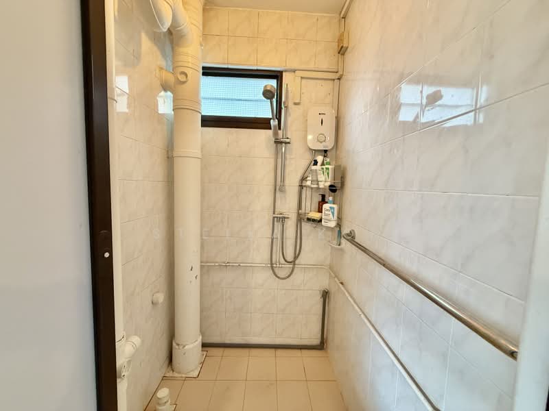 16 Upper Boon Keng Road, 16 Upper Boon Keng Road, 2 Bedrooms, 700 sqft, HDB Flat For Sale, by Stella Koh, 500216674 - Bathroom - PropertyGuru.com.sg